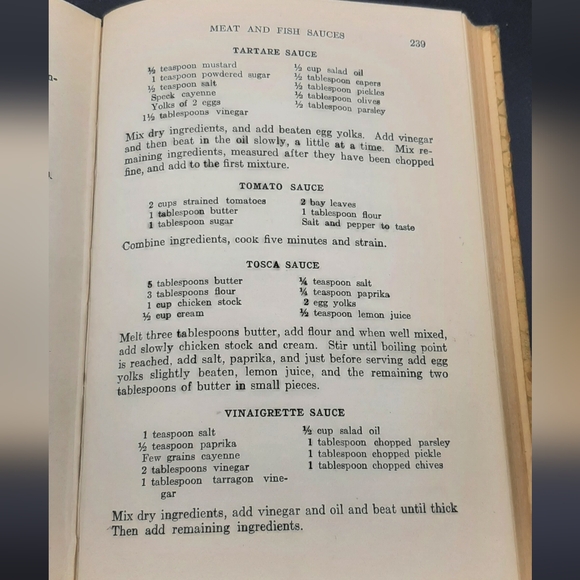 Modern Priscilla Cook Book One Thousand Home Tested Recipes Copyright 1928 - Picture 9 of 10